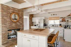 Oak and Luna by Avantstay Beautiful Big Bear Home w Hot Tub Home Theat