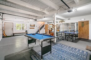 Oak and Luna by Avantstay Beautiful Big Bear Home w Hot Tub Home Theat