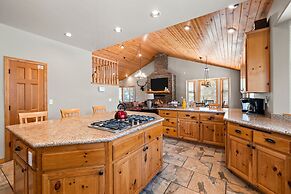 Linaker Lodge by Avantstay Gorgeous Cabin in Big Bear w Views