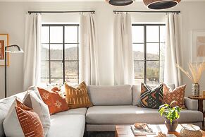 Flora by Avantstay Modern Private Desert Oasis on Large Grounds w Pool