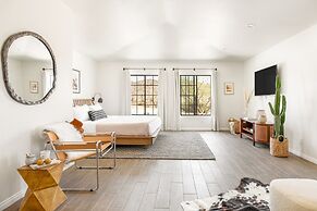 Flora by Avantstay Modern Private Desert Oasis on Large Grounds w Pool