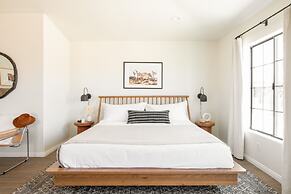 Flora by Avantstay Modern Private Desert Oasis on Large Grounds w Pool