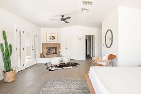 Flora by Avantstay Modern Private Desert Oasis on Large Grounds w Pool