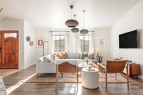 Flora by Avantstay Modern Private Desert Oasis on Large Grounds w Pool