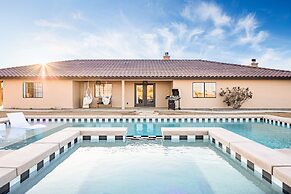 Flora by Avantstay Modern Private Desert Oasis on Large Grounds w Pool