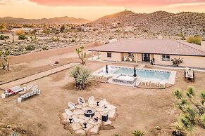 Flora by Avantstay Modern Private Desert Oasis on Large Grounds w Pool