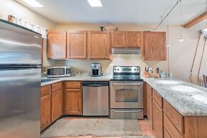 Ghostriders 5 by Avantstay 2 Bedroom Condo Near Main Street Hiking Ski
