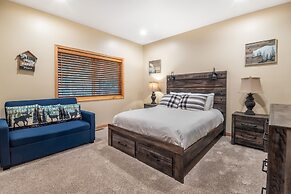 Lazy Bear Lodge by Avantstay Pine Tree Paradise w Game Room