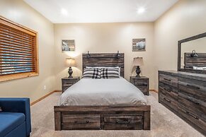 Lazy Bear Lodge by Avantstay Pine Tree Paradise w Game Room