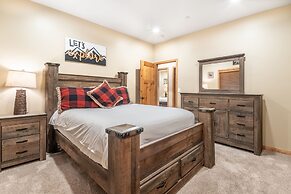 Lazy Bear Lodge by Avantstay Pine Tree Paradise w Game Room