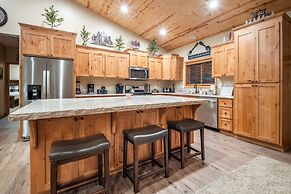 Lazy Bear Lodge by Avantstay Pine Tree Paradise w Game Room