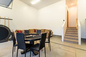 Lazy Bear Lodge by Avantstay Pine Tree Paradise w Game Room