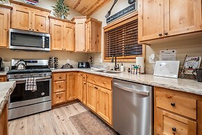 Lazy Bear Lodge by Avantstay Pine Tree Paradise w Game Room