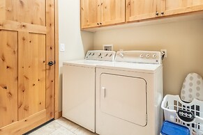 Lazy Bear Lodge by Avantstay Pine Tree Paradise w Game Room