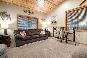 Lazy Bear Lodge by Avantstay Pine Tree Paradise w Game Room