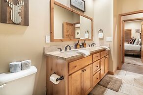 Lazy Bear Lodge by Avantstay Pine Tree Paradise w Game Room