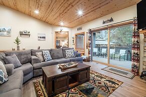Lazy Bear Lodge by Avantstay Pine Tree Paradise w Game Room