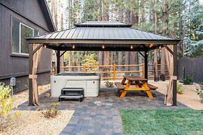 Lazy Bear Lodge by Avantstay Pine Tree Paradise w Game Room