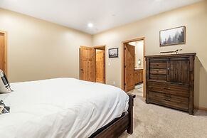 Lazy Bear Lodge by Avantstay Pine Tree Paradise w Game Room