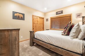 Lazy Bear Lodge by Avantstay Pine Tree Paradise w Game Room