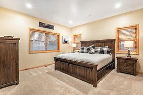 Lazy Bear Lodge by Avantstay Pine Tree Paradise w Game Room