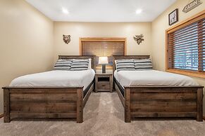 Lazy Bear Lodge by Avantstay Pine Tree Paradise w Game Room