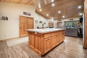 Lazy Bear Lodge by Avantstay Pine Tree Paradise w Game Room