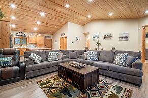 Lazy Bear Lodge by Avantstay Pine Tree Paradise w Game Room