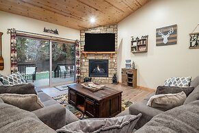 Lazy Bear Lodge by Avantstay Pine Tree Paradise w Game Room