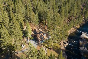 Hunter by Avantstay Riverfront Cabin w Prvt Cottage 5mins From Palisad