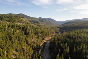 Hunter by Avantstay Riverfront Cabin w Prvt Cottage 5mins From Palisad