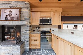 Hunter by Avantstay Riverfront Cabin w Prvt Cottage 5mins From Palisad