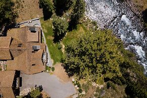 Hunter by Avantstay Riverfront Cabin w Prvt Cottage 5mins From Palisad