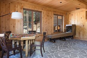 Hunter by Avantstay Riverfront Cabin w Prvt Cottage 5mins From Palisad