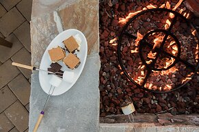 Maple by Avantstay Modern Mountain Home w Cozy Fire Pit 15 Mins frm No