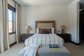 Maple by Avantstay Modern Mountain Home w Cozy Fire Pit 15 Mins frm No