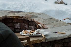 Maple by Avantstay Modern Mountain Home w Cozy Fire Pit 15 Mins frm No