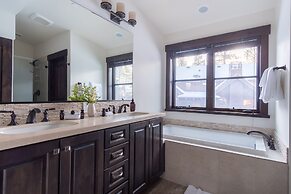 Maple by Avantstay Modern Mountain Home w Cozy Fire Pit 15 Mins frm No