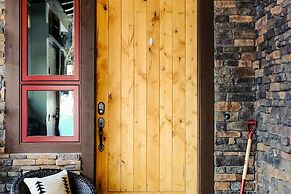 Maple by Avantstay Modern Mountain Home w Cozy Fire Pit 15 Mins frm No