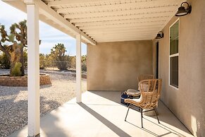 Chuckwalla by Avantstay Joshua Tree Haven w Hot Tub Modern Interior