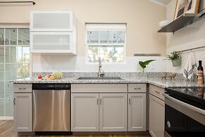 Chuckwalla by Avantstay Joshua Tree Haven w Hot Tub Modern Interior