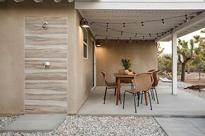 Chuckwalla by Avantstay Joshua Tree Haven w Hot Tub Modern Interior