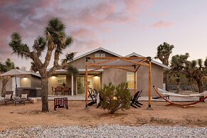 Chuckwalla by Avantstay Joshua Tree Haven w Hot Tub Modern Interior