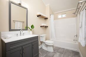 Chuckwalla by Avantstay Joshua Tree Haven w Hot Tub Modern Interior