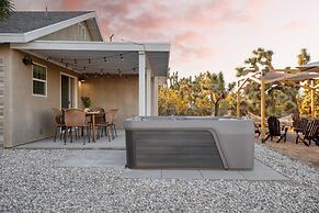 Chuckwalla by Avantstay Joshua Tree Haven w Hot Tub Modern Interior