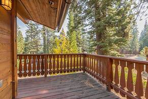 Wolf s Lair by Avantstay Swiss Chalet w Private Hot Tub Access to Nort