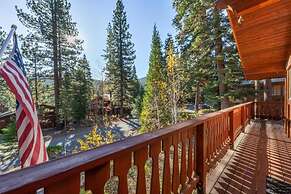 Wolf s Lair by Avantstay Swiss Chalet w Private Hot Tub Access to Nort