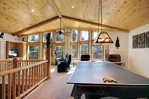 Starlight Retreat by Avantstay Gorgeous Log Style Home w Incredible Vi
