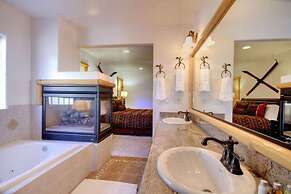 Starlight Retreat by Avantstay Gorgeous Log Style Home w Incredible Vi