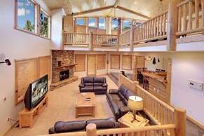 Starlight Retreat by Avantstay Gorgeous Log Style Home w Incredible Vi